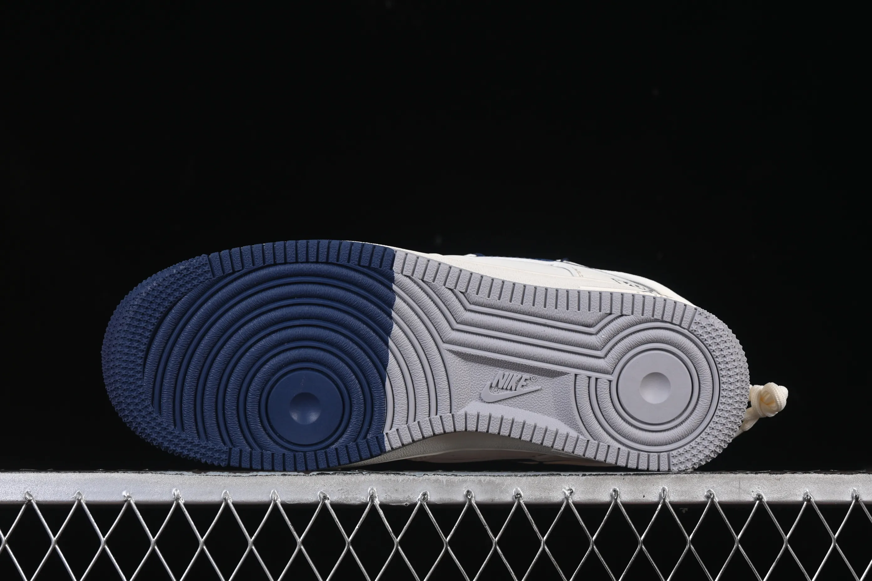 All categories Nk Air Force 1 Air Force series Nk Air Force 1 Low Air Force low-top Nike Air Force 1'07 Low LV joint flower blue hook drawstring Air Force 1 low-top casual sneakers DM6868-064